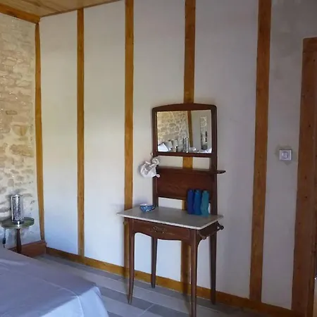 Le Fontaine : Minis Maisons De Charme 住宿加早餐酒店 Saint-Georges-les-Baillargeaux