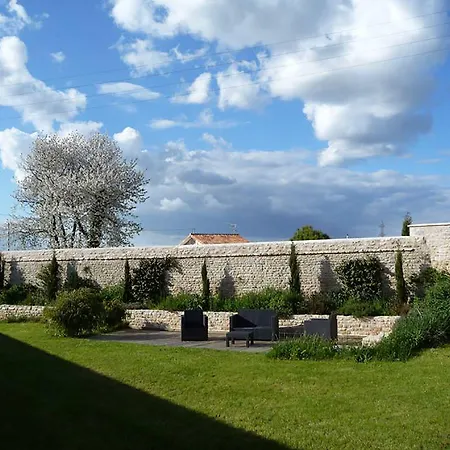 Le Fontaine : Minis Maisons De Charme Bed and Breakfast